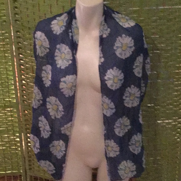 🌻NWT Too Amazing & So Much Fun Daisy Scarf Closet Must Have Makes Great Gift 🌻 - Picture 4 of 6